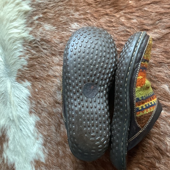 BORN MULTI COLORED WOOL CLOGS - Picture 3 of 6